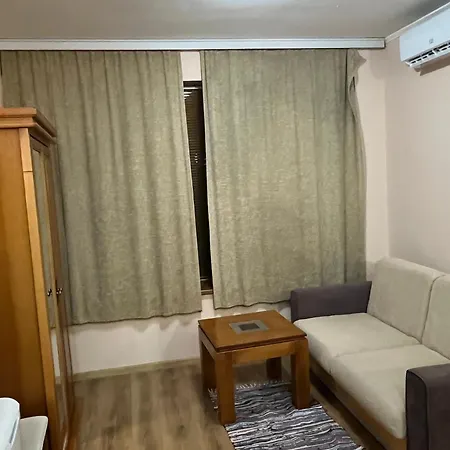 Spacious At Gondola! Fast Wifi, Washer, Ac, Balcony, Quiet דירה *
